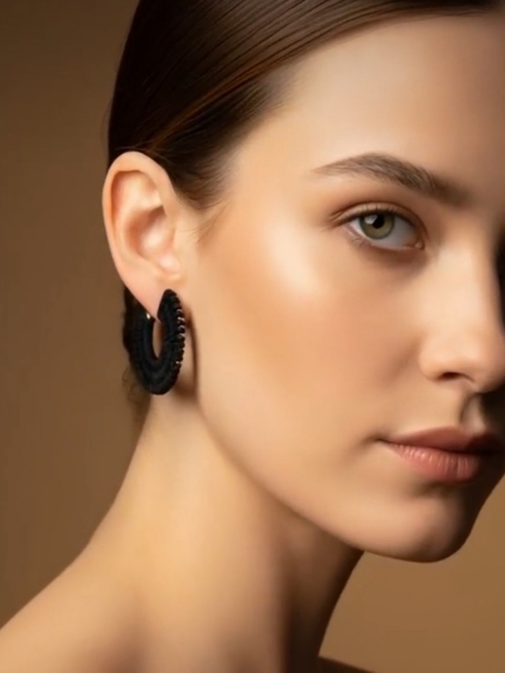 Free People See If I Care Woven Hoop Earrings in Black NWT - Picture 2 of 6